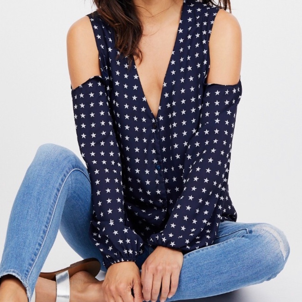 🌟 Star print Cold Shoulder blouse 🌟
